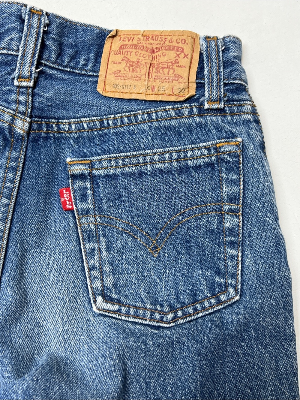 Vintage 80s Levi’s 302-0117 Shrink To Fit Jeans USA Made Youth 10 W25 L30